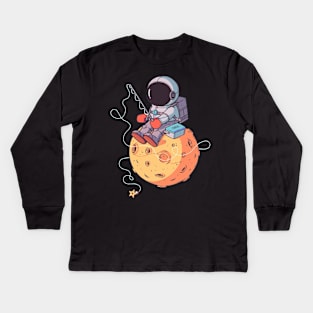 Astronaut fishing on the moon Kids Long Sleeve T-Shirt